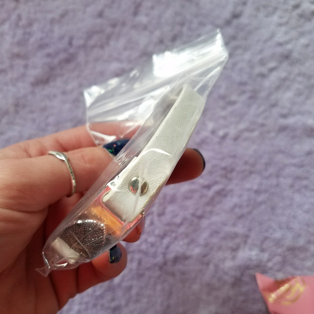 Leaf bracelet